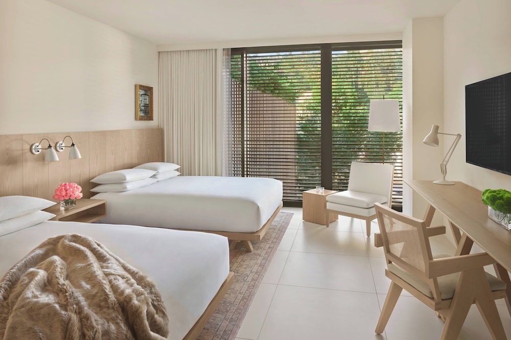 Deluxe Room, 2 Queen Beds, Terrace (Mobility Accessible, Tub)