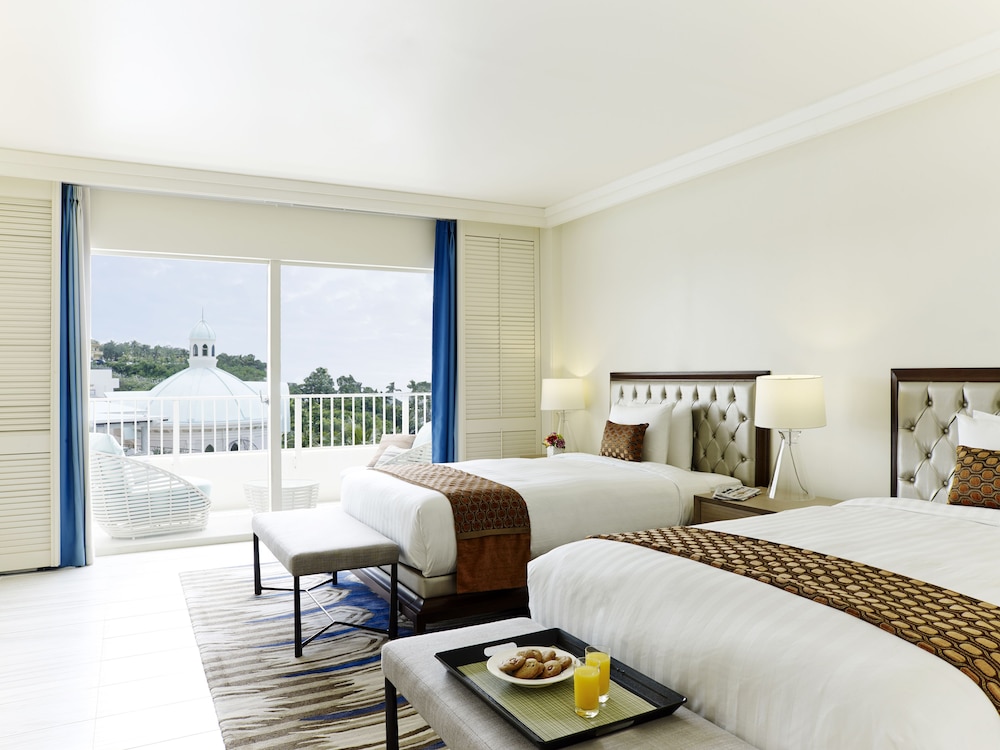 Pool Side Suite With Club Lounge Access photo 2