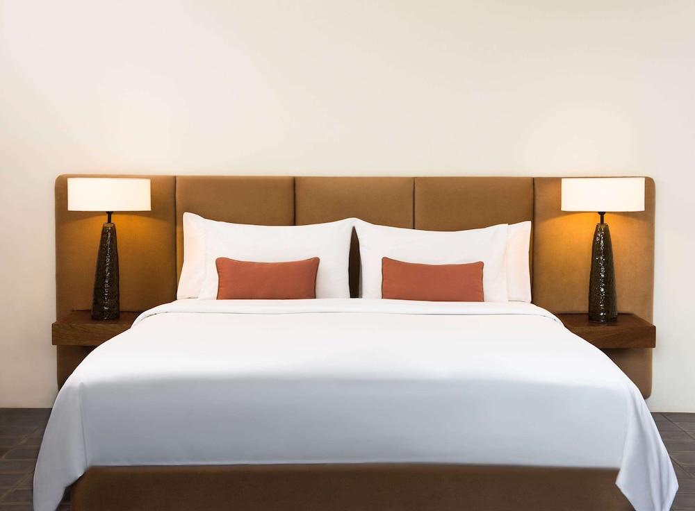Deluxe Triple Room, Balcony, Pool View photo 3