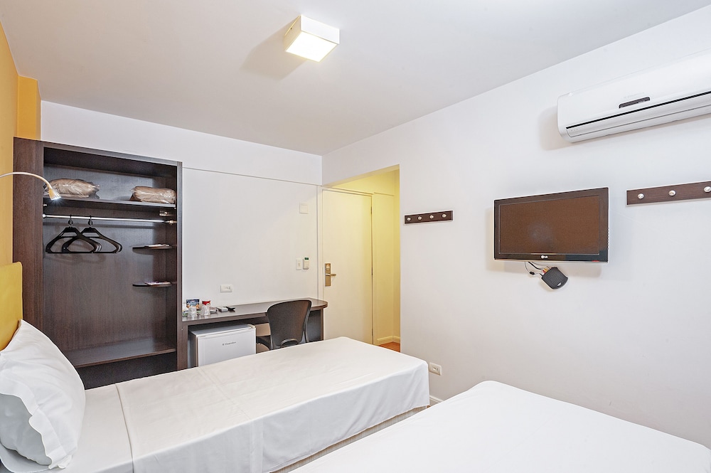 Standard Twin Room, 2 Twin Beds - Photo 6