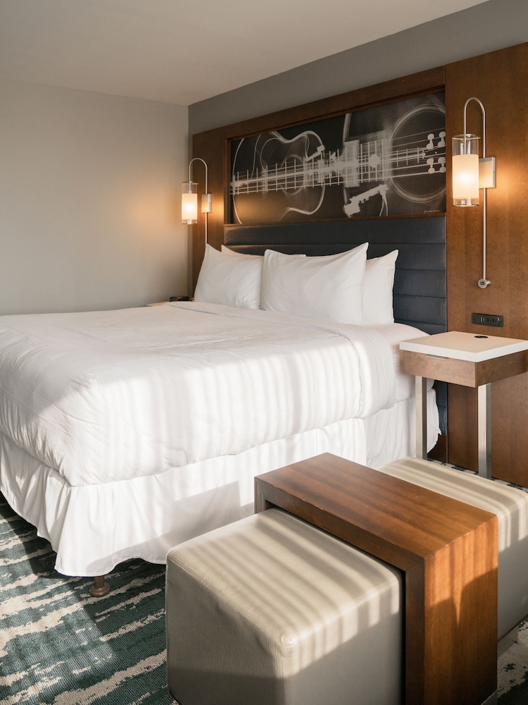 Deluxe King Room - Photo 4