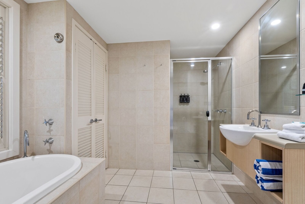 One Bedroom Spa Suite with Ocean View photo 2