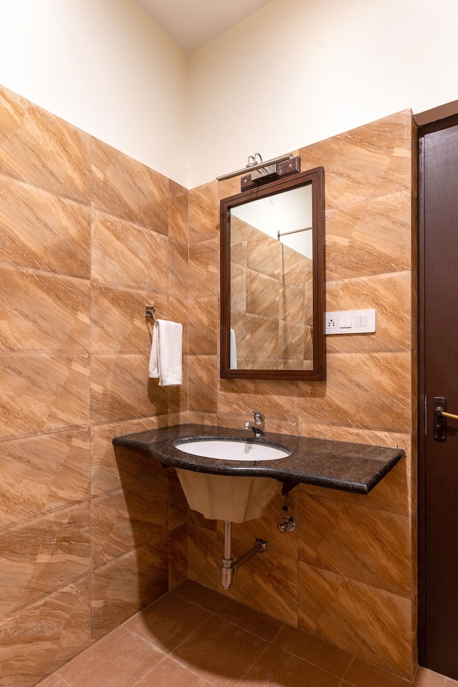 Non Lake Facing Deluxe AC Room - Photo 13