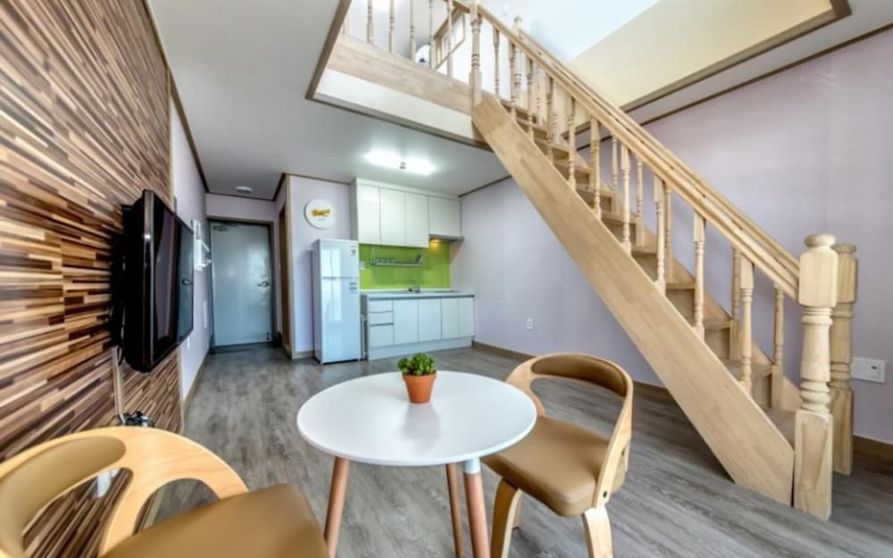 Room (Houdungssak (No204 duplex ocean view )