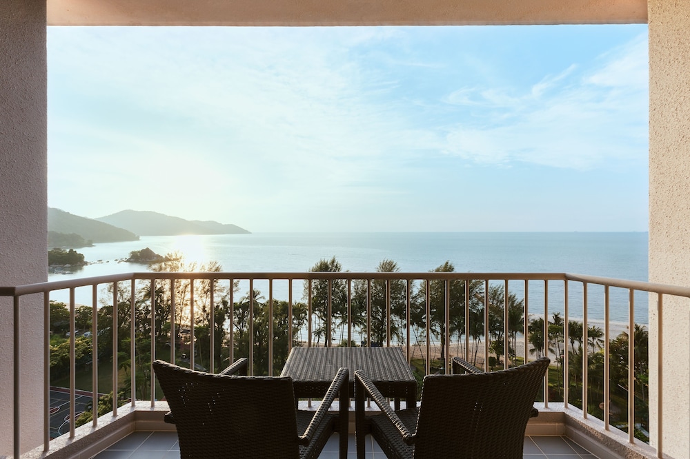 Suite, 1 King Bed, Sea View - Photo 5