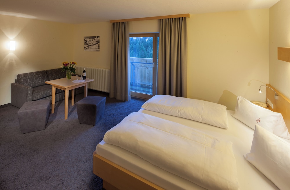 Classic Double Room, Balcony photo 2