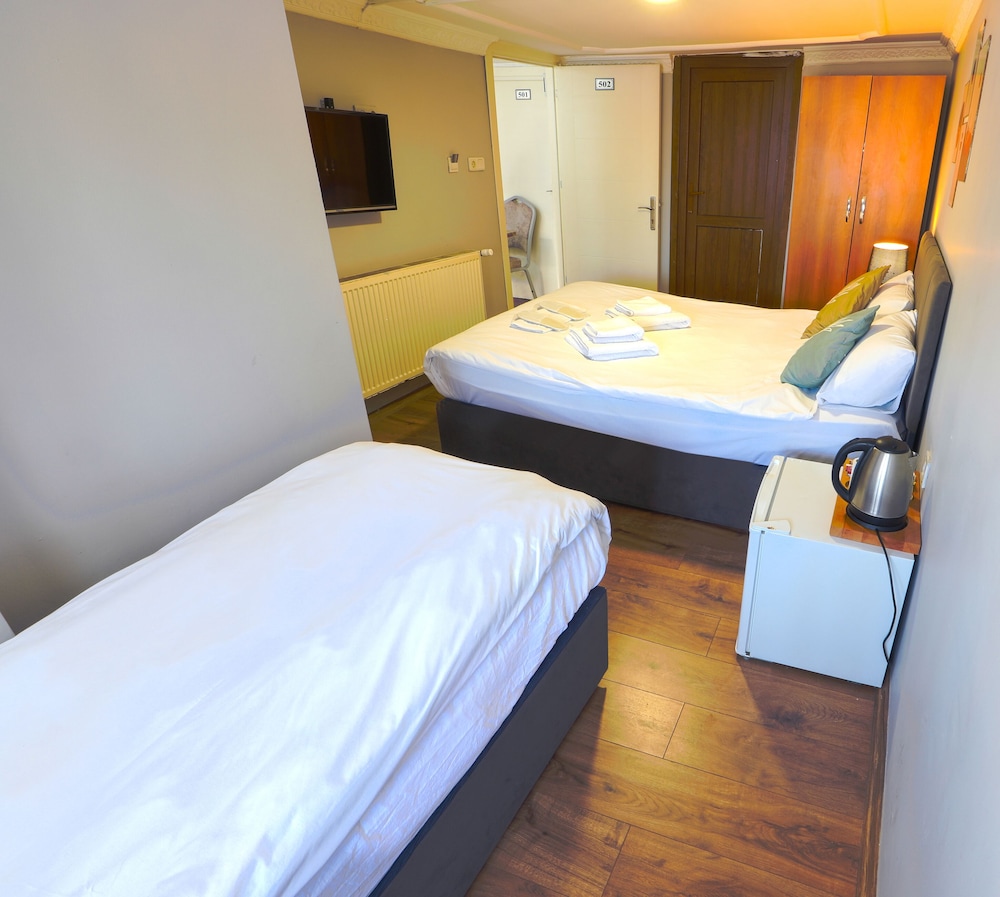Twin Room, Multiple Beds photo 1