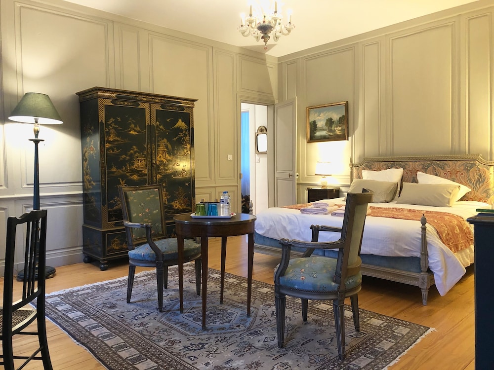 Deluxe Double Room, 1 King Bed, Private Bathroom, Park View photo 1