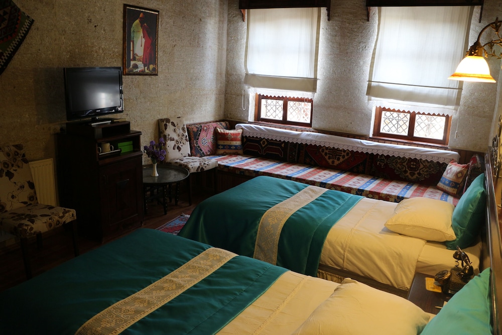 Standard Double or Twin Room - Photo 3