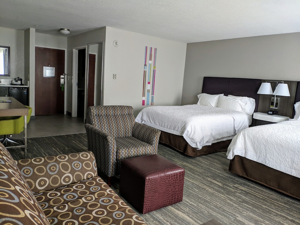 Suite, Multiple Beds, Non Smoking - Photo 3