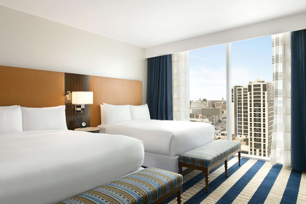 Junior Suite, 2 Queen Beds thumbnail 6