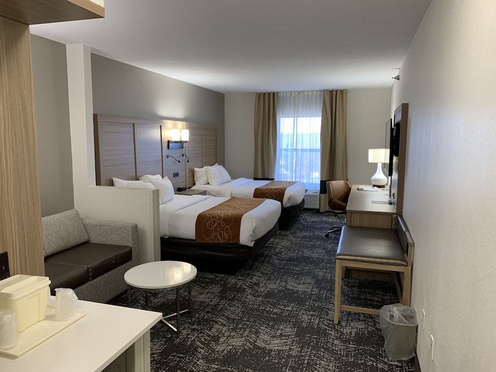 Suite, 2 Queen Beds, Non-Smoking - Photo 2