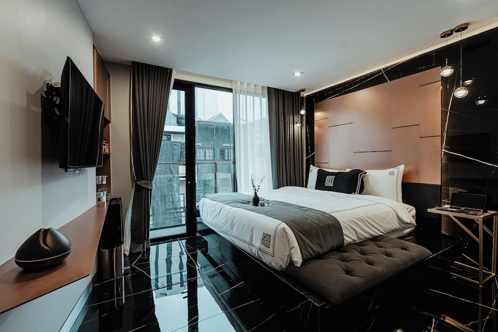Executive Balcony with Smart iPad