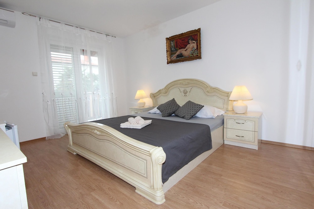 Double Room, 1 Queen Bed