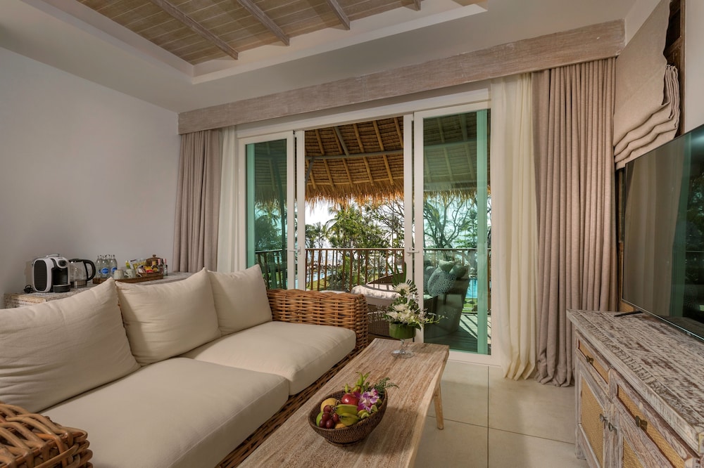 Suite - Photo 1