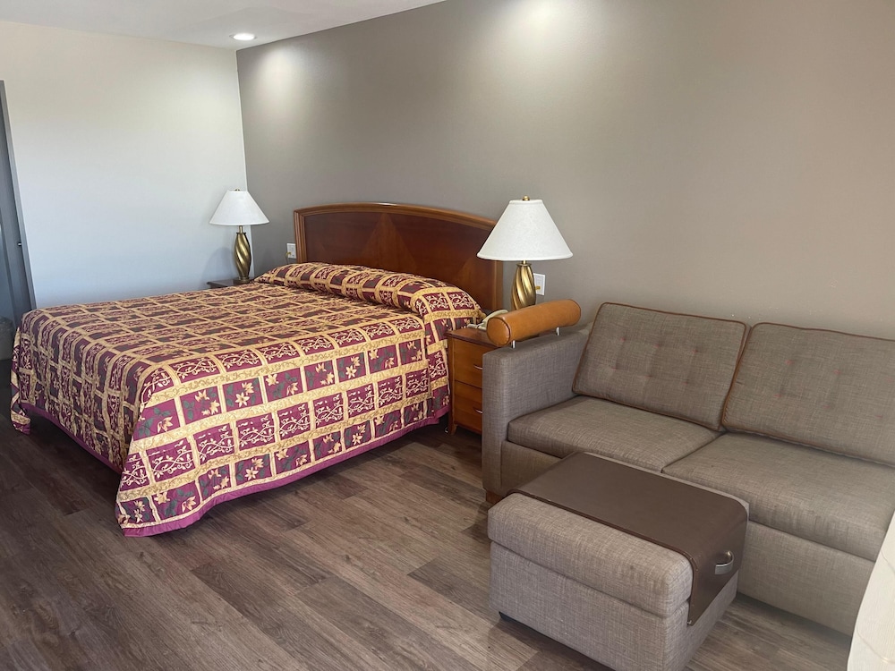Deluxe Room, 1 King Bed, Non Smoking photo 1