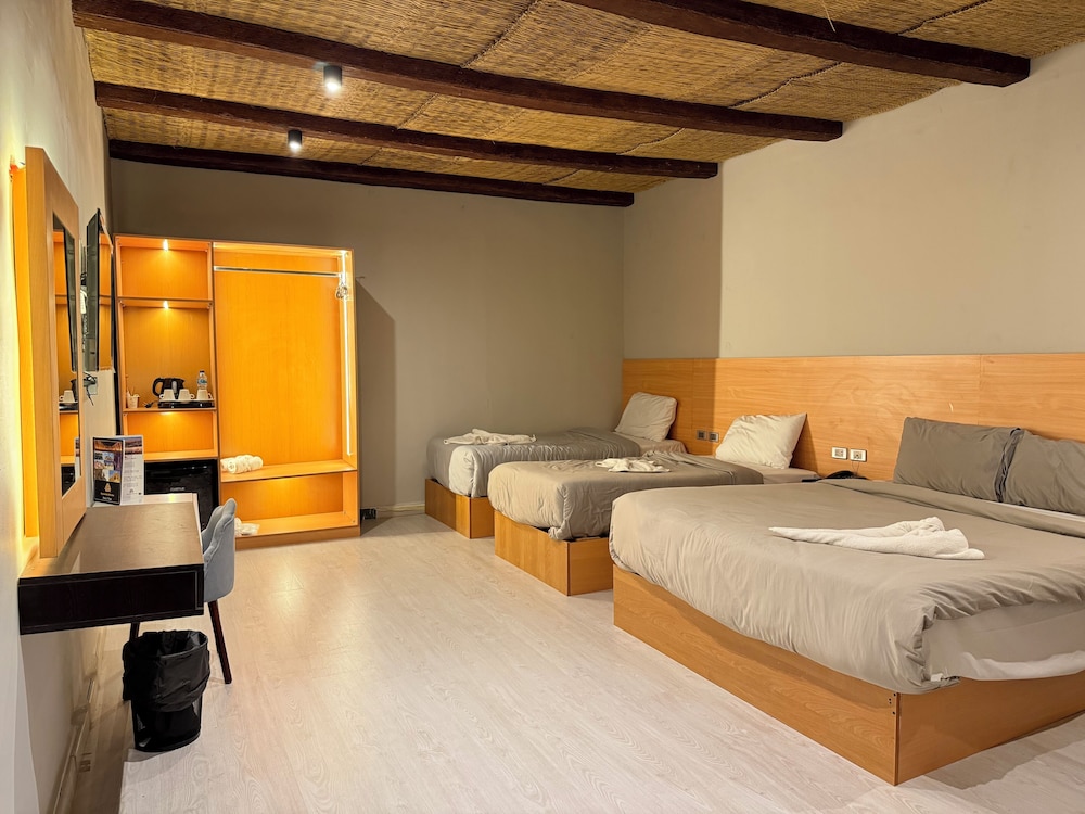 Quadruple Room (Pyramids View)
