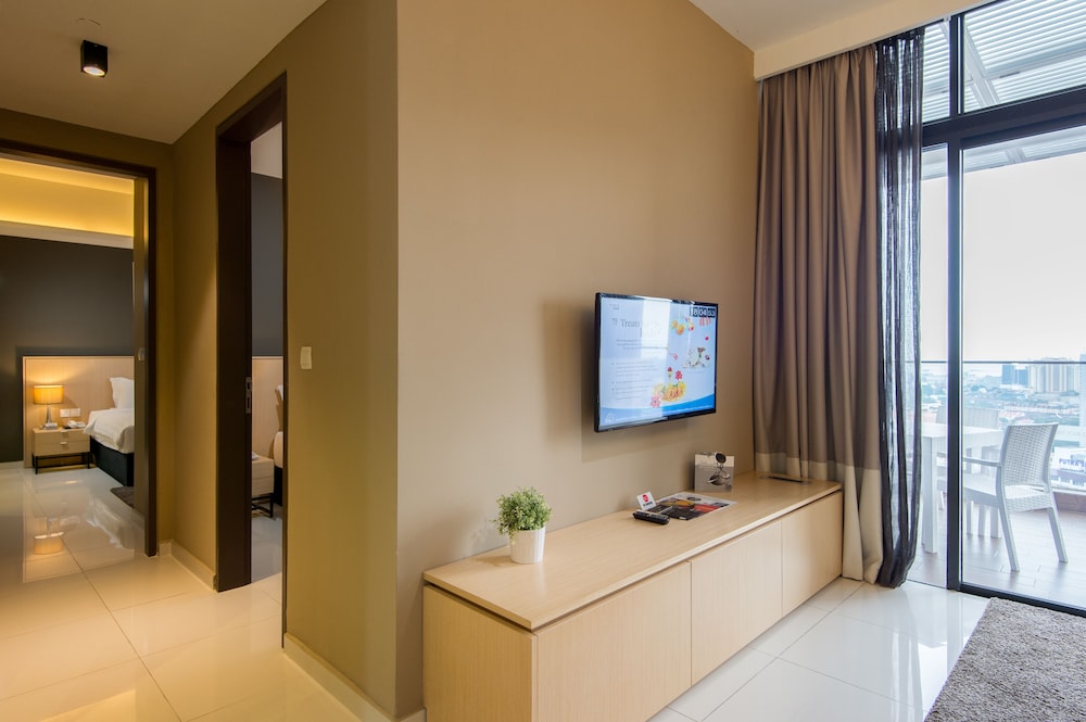 Executive Suite, 2 Bedrooms, City View photo 2