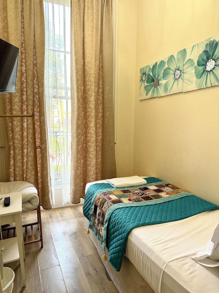 Family Triple Room, Multiple Beds photo 2