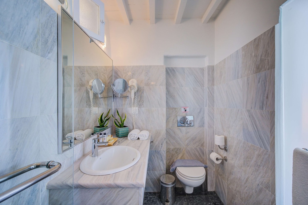 Standard Triple Room, Sea View - Photo 3