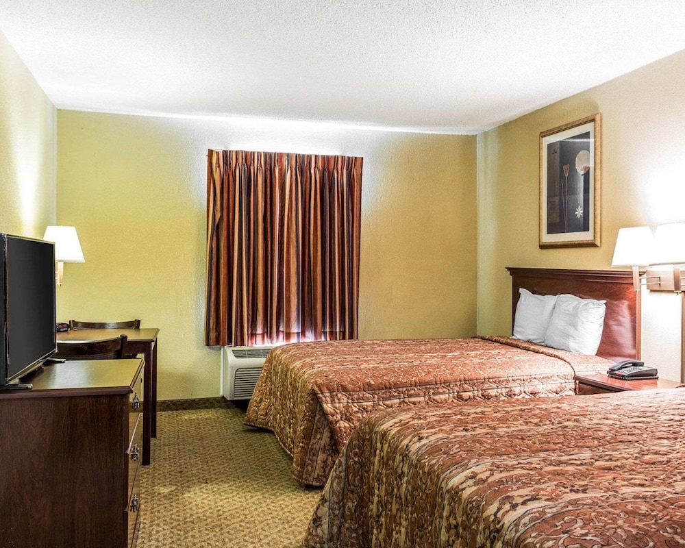 Standard Room, 2 Queen Beds, Smoking photo 2