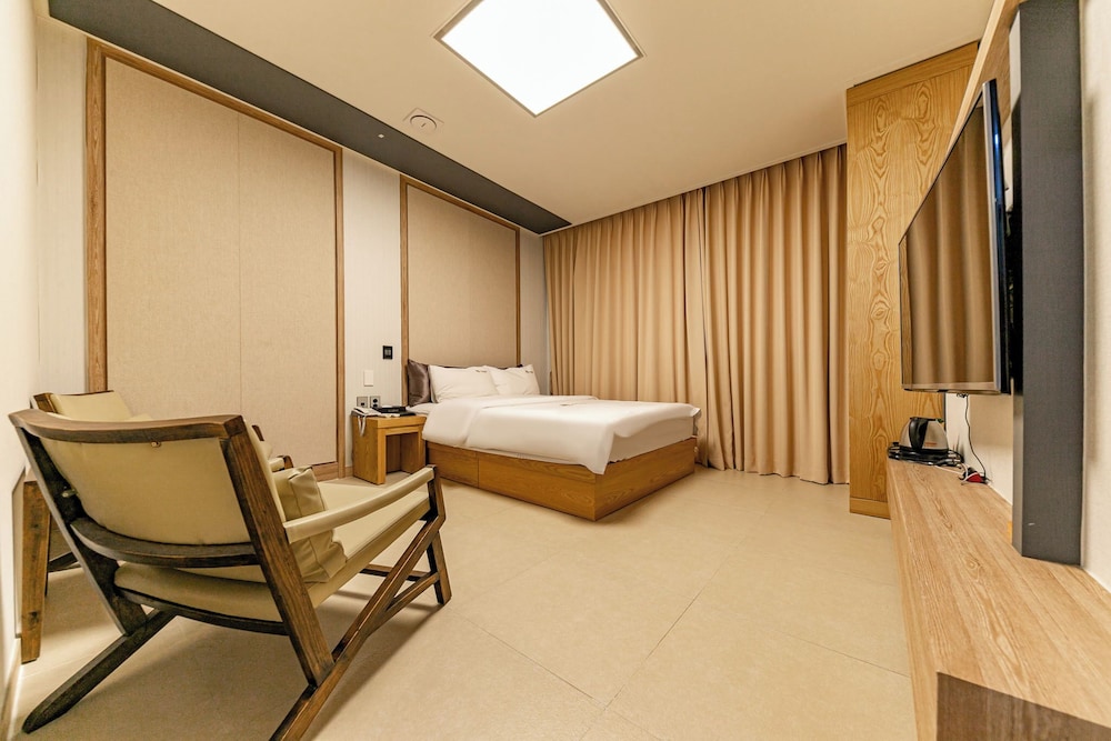 Standard Double Room, City View photo 2
