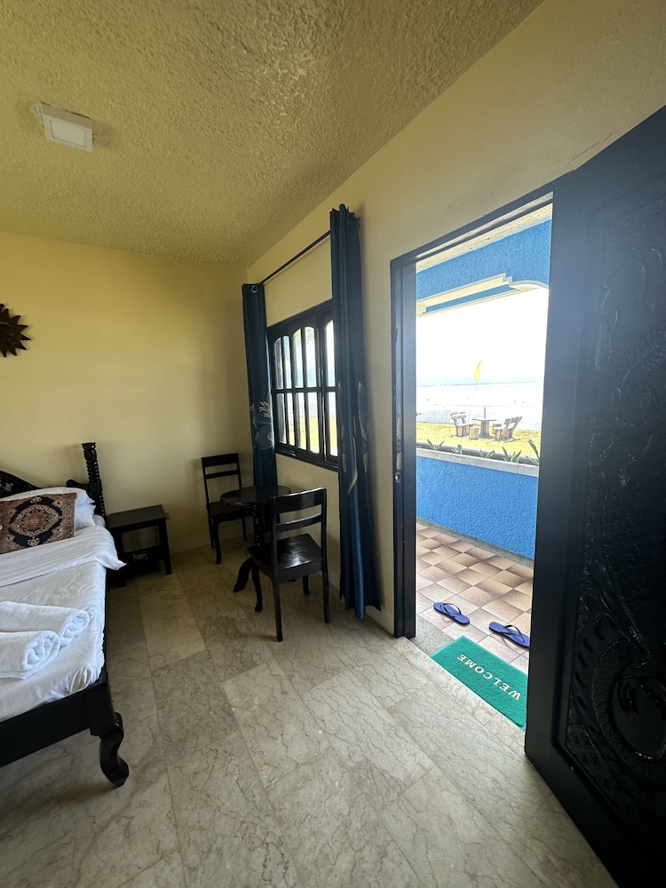 Standard Room - Photo 11