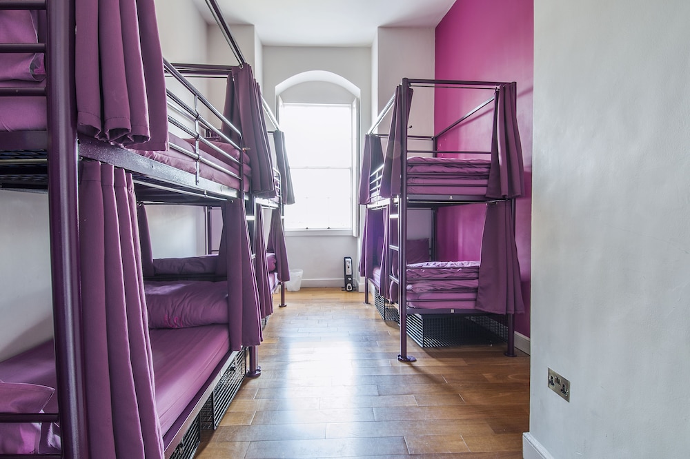 Bed in 8-Bed Mixed Dorm Ensuite photo 2