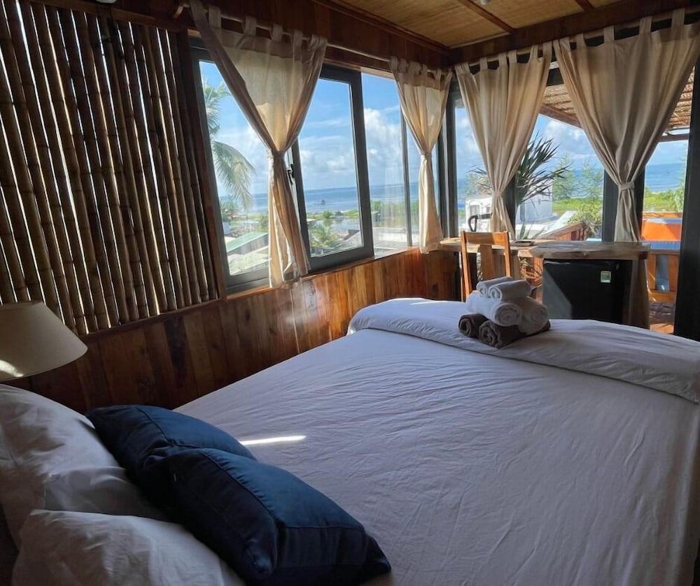 Panoramic Quadruple Room, Balcony, Beach View