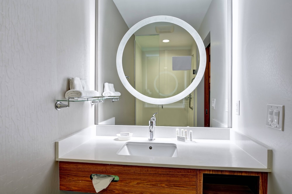 Studio, Multiple Beds (Mobility/Hearing Accessible, Tub) photo 2
