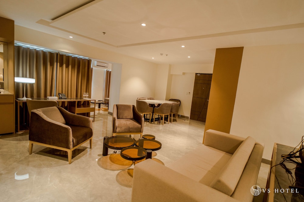 Suite Room - Photo 8