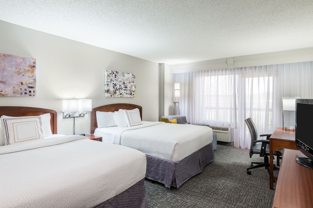 Room, Multiple Beds, Balcony (View) - Photo 3