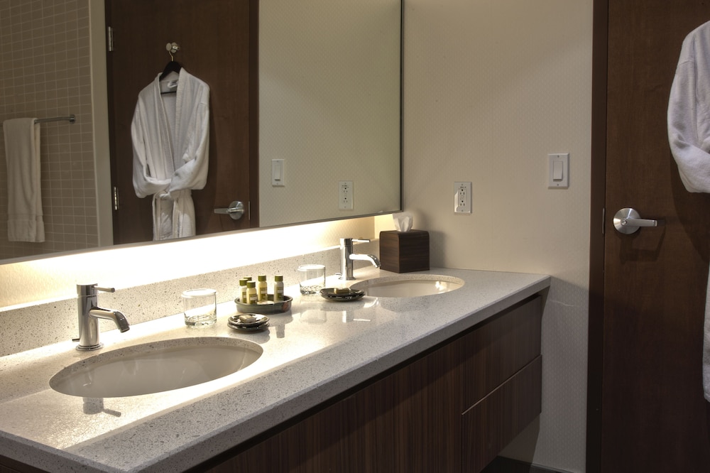 Suite, 1 Bedroom - Photo 5