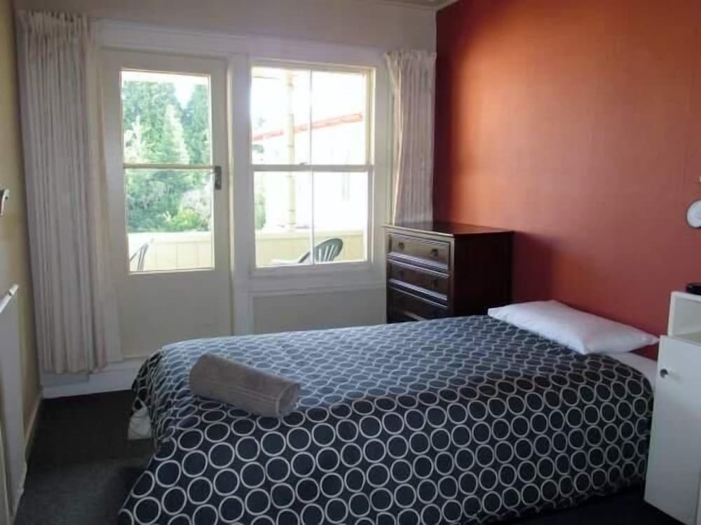 Single Room, Shared Bathroom photo 1