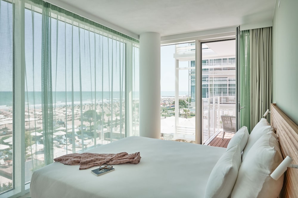 Exclusive Apartment, 2 Bedrooms, Terrace, Sea View photo 2