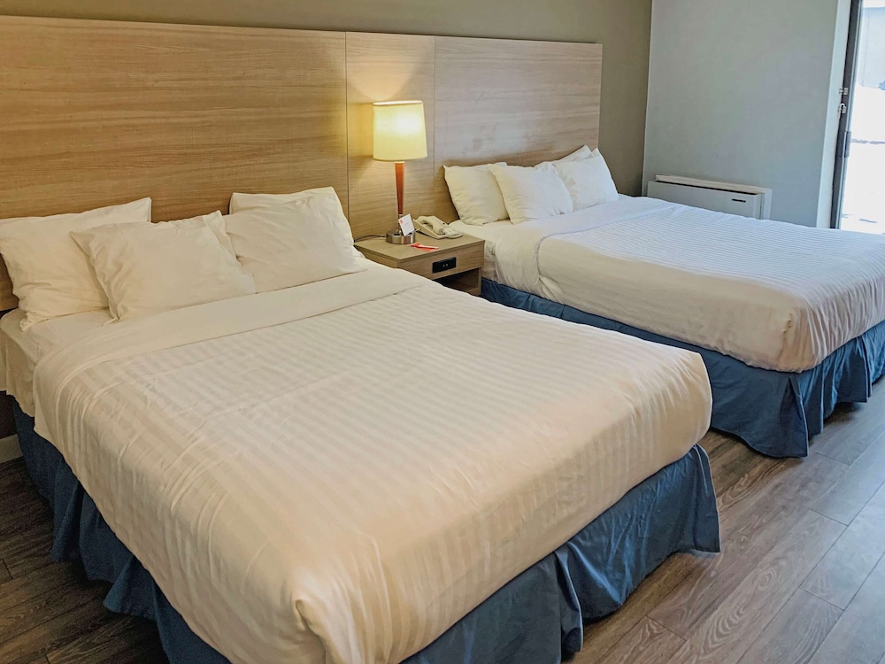 Standard Room, 2 Double Beds, Second Floor photo 1