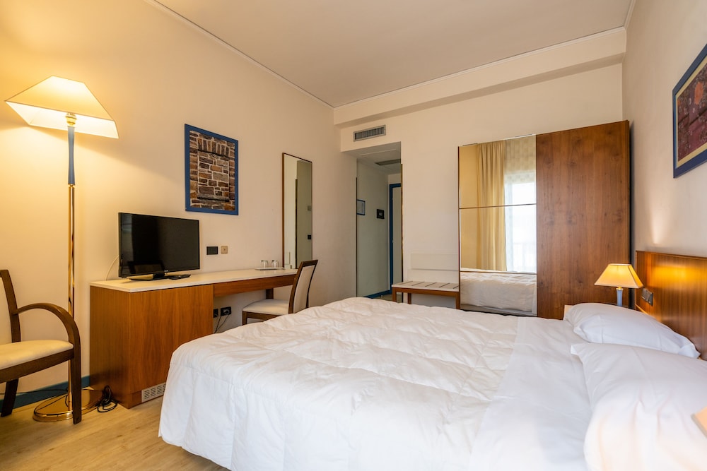 Double Room - Photo 9