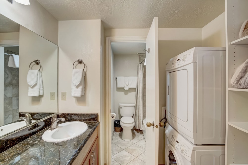 1 Bedroom Condominium - Photo 4