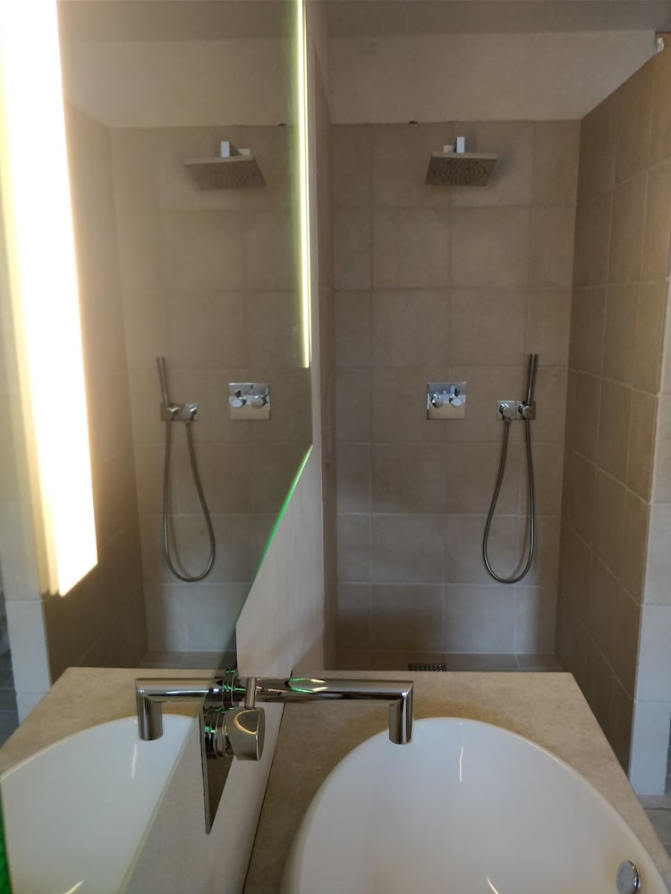Deluxe Double Room, Private Bathroom photo 2