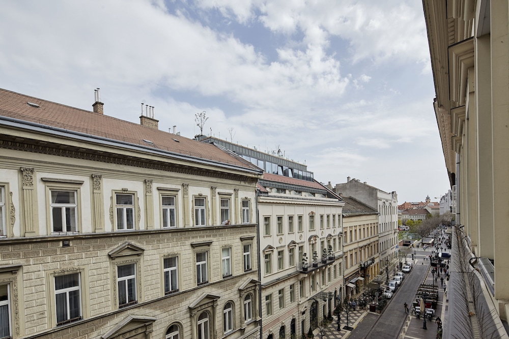Suite, 2 Bedrooms, City View - Photo 23