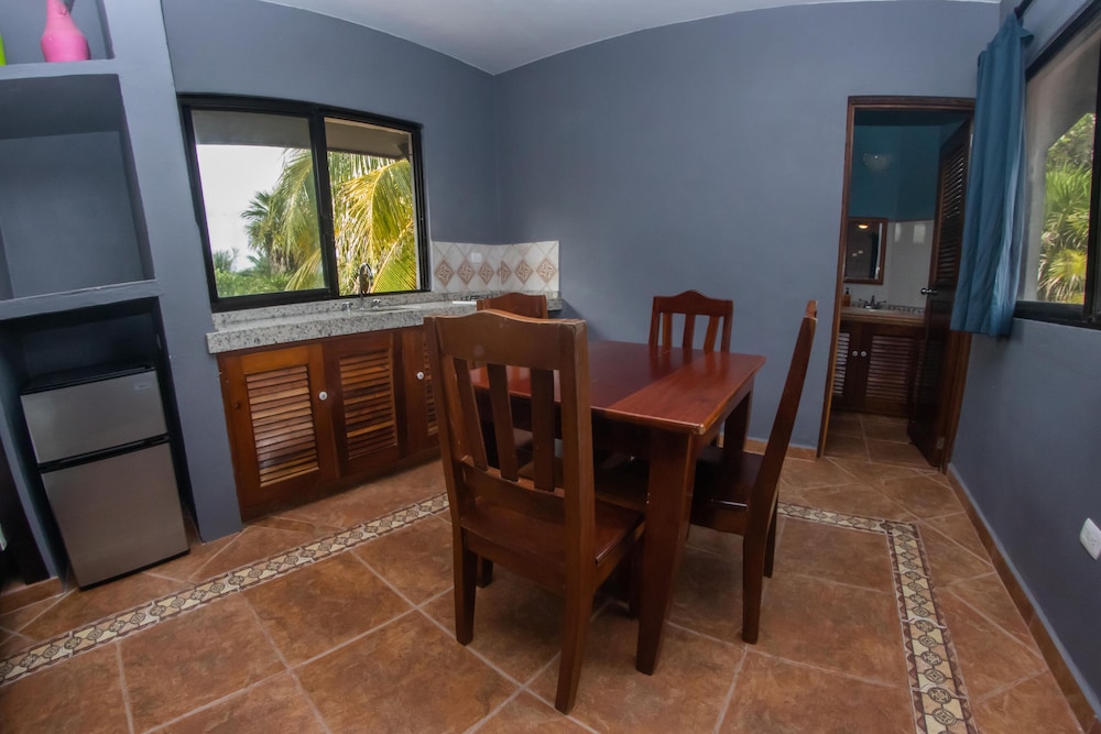 Comfort Room, 1 Bedroom, Beach View, Beachfront photo 3