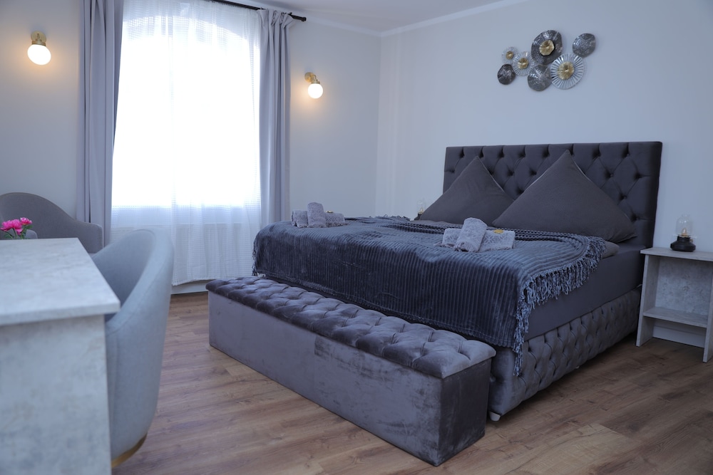 Deluxe Double Room, 1 Queen Bed, Non Smoking, City View