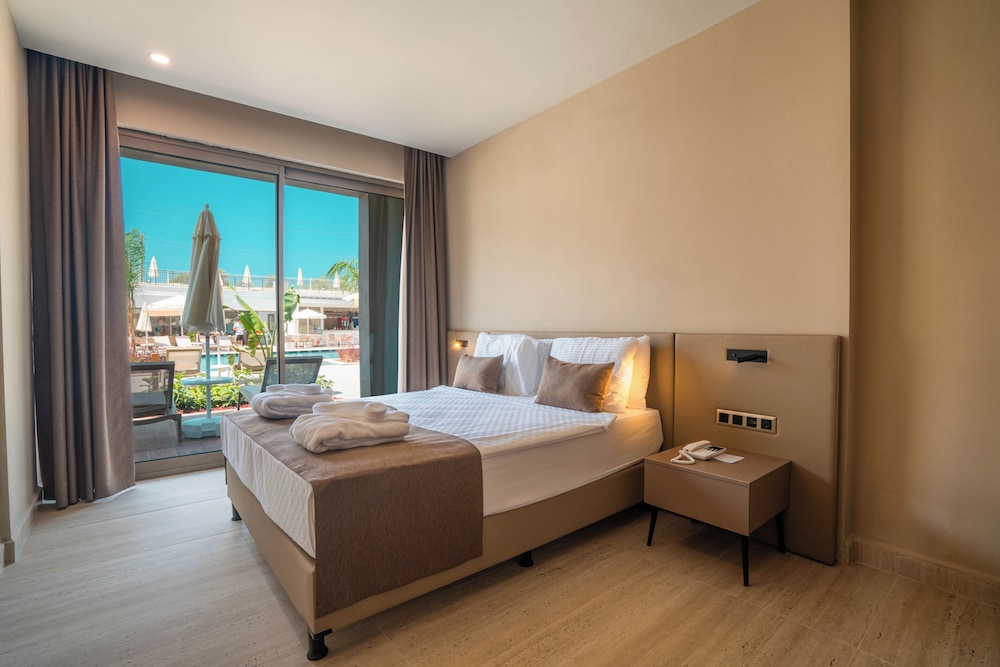 Comfort Apartment, 1 Bedroom, Kitchen, Poolside