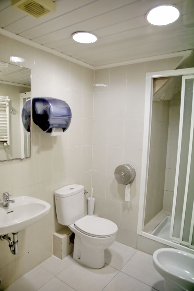 Single Room, Shared Bathroom (Single bed) photo 2