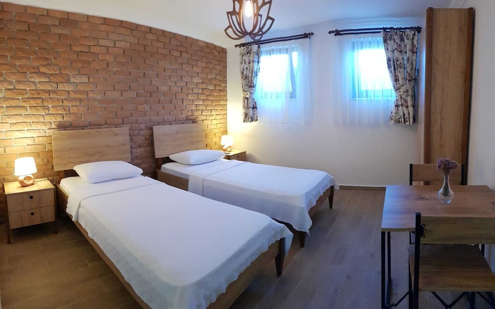 Iki Ayri Yatakli Bodrum Kat Deluxe Oda