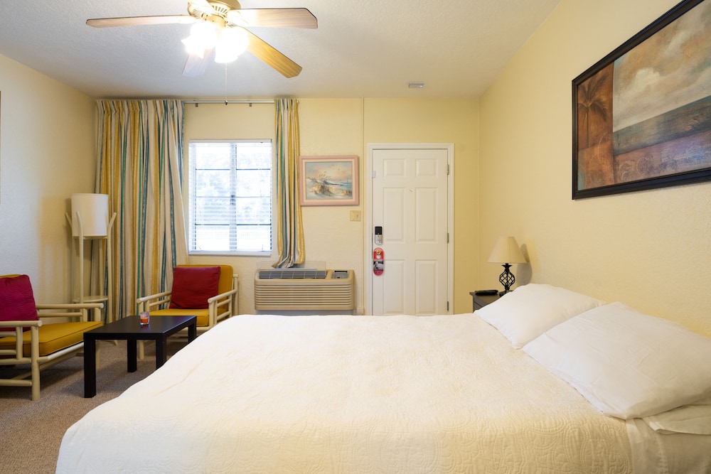 Premium Studio, 1 Queen Bed, Non Smoking, Garden View