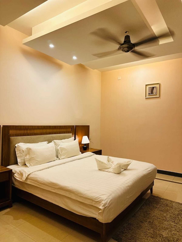 Basic Single Room - Photo 7