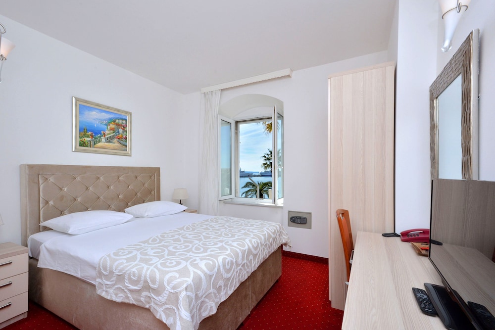 Deluxe Room, Sea View photo 2