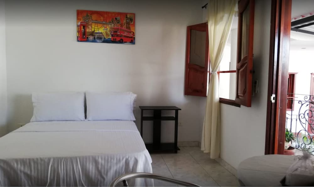 Standard Quadruple Room, Multiple Beds photo 3