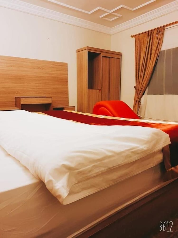 Deluxe Room - Photo 12